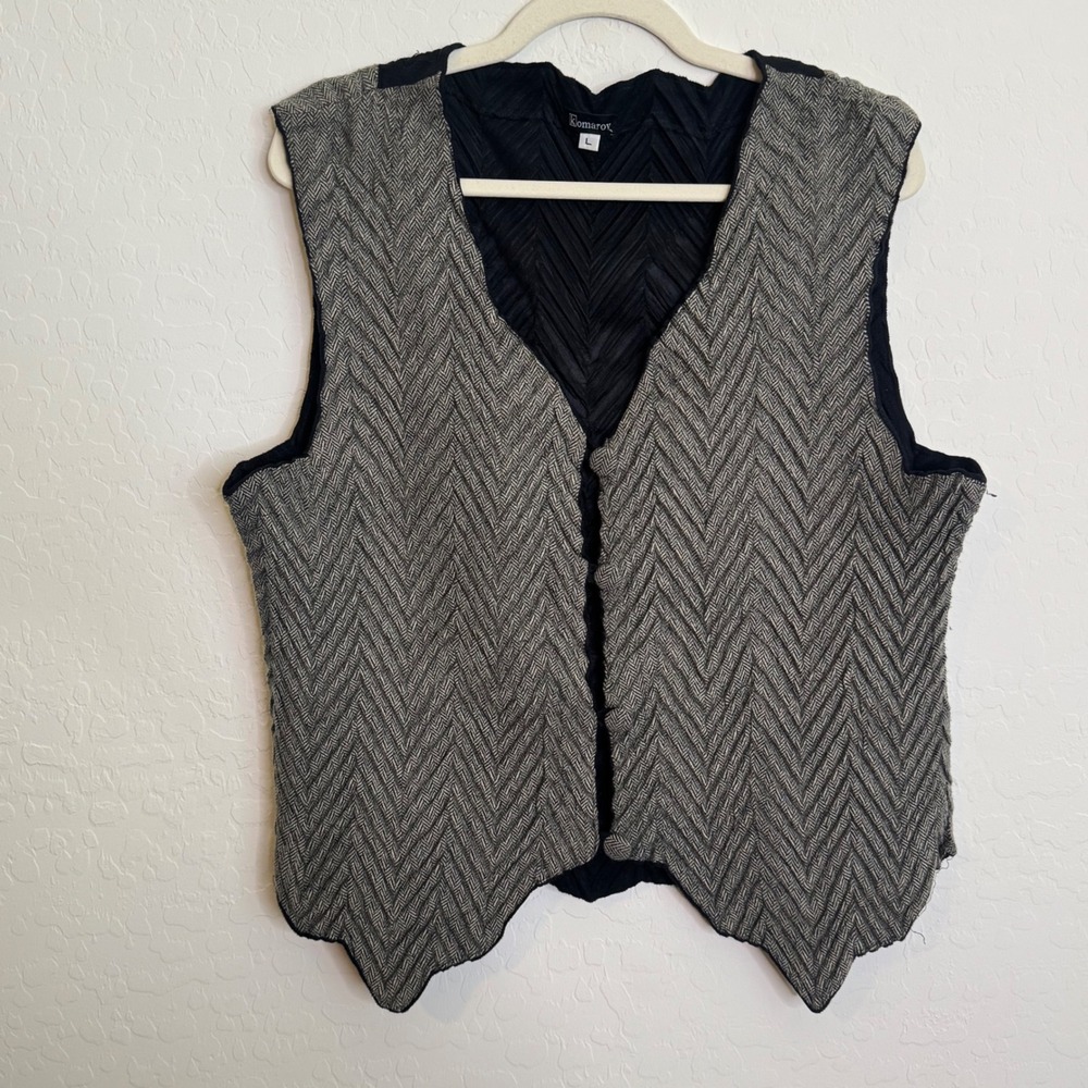 Komarov Women Vest L Black Gray Lagenlook Pleated Chevron Pattern Minimal Classy